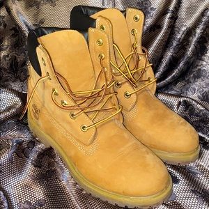 Men’s size 8 Timberland Boots